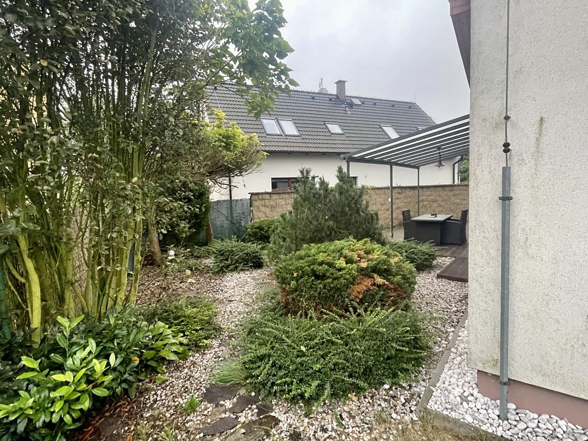 Prodej rodinného domu 185 m², pozemek 799 m² – fotografie 3