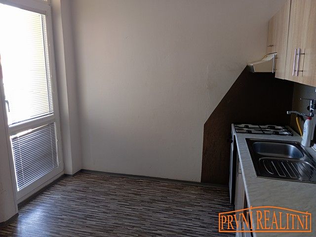Pronájem bytu 2+1 72 m² – fotografie 3