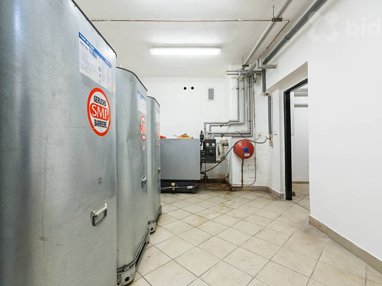 Комерційне приміщення на продаж, 670 м² (26 з 40)