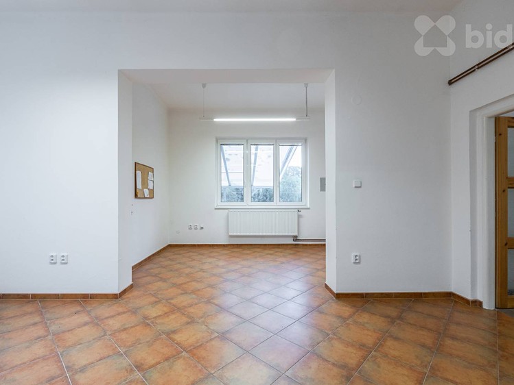 Комерційне приміщення на продаж, 670 м² (9 з 40)