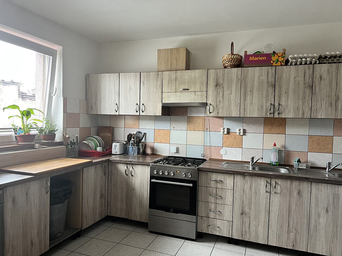 Prodej rodinného domu 214 m², pozemek 669 m² – fotografie 4