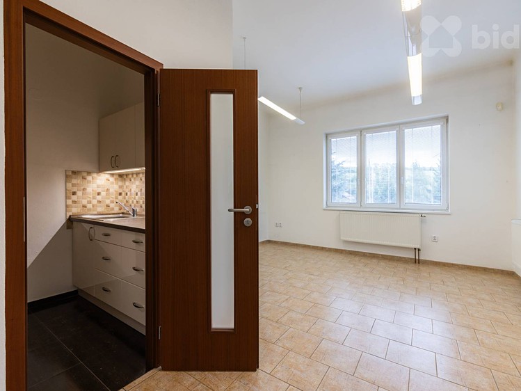 Комерційне приміщення на продаж, 670 м² (12 з 40)