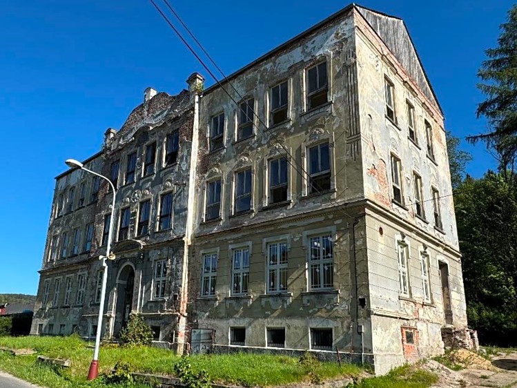 Prodej nemovitosti, 1 750 m² (1 z 3)