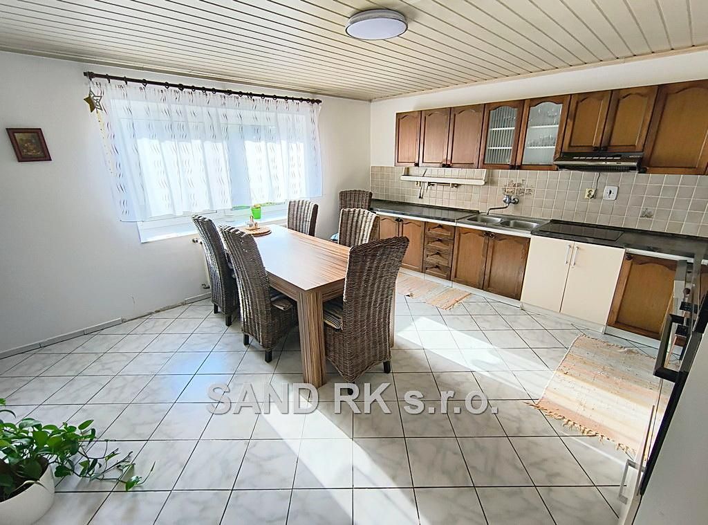 Prodej rodinného domu 234 m², pozemek 2861 m² – fotografie 2