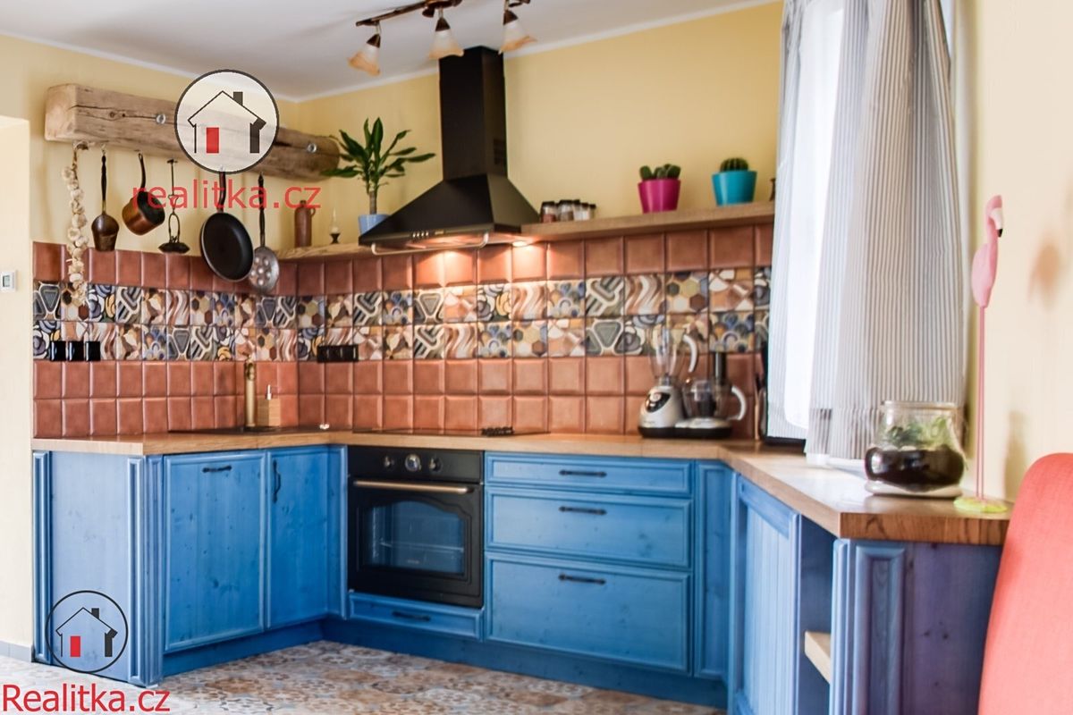Pronájem rodinného domu 200 m², pozemek 147 m² – fotografie 2
