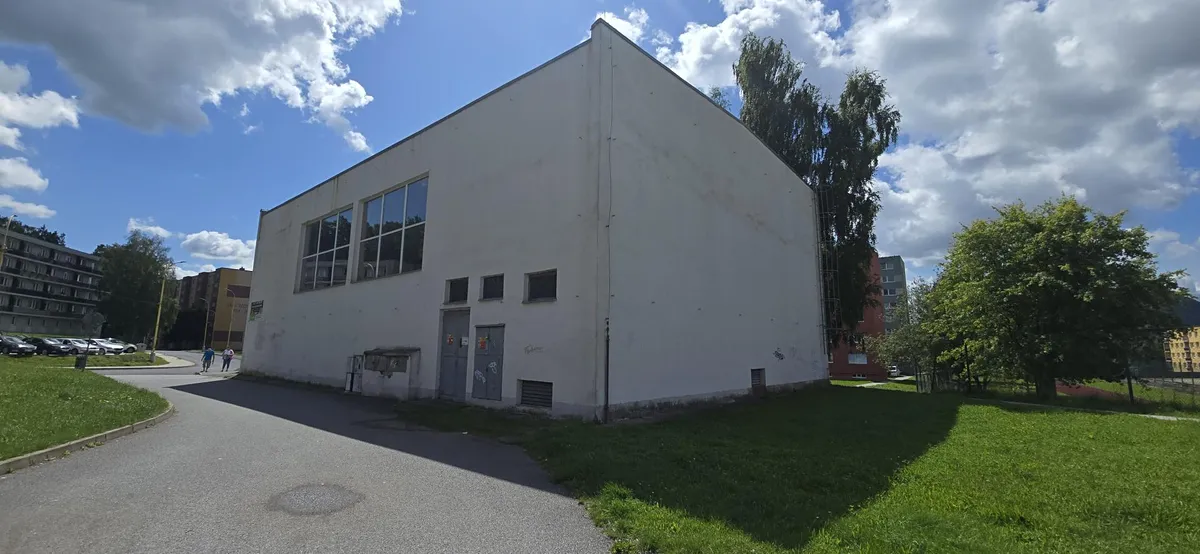 Prodej výrobní haly, prostoru 818 m²