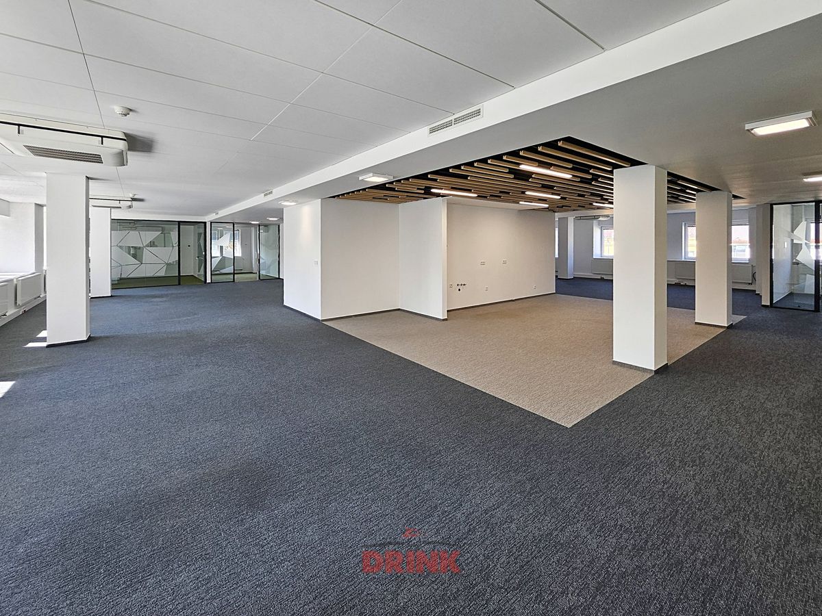 Pronájem kanceláře 420 m² – fotografie 3