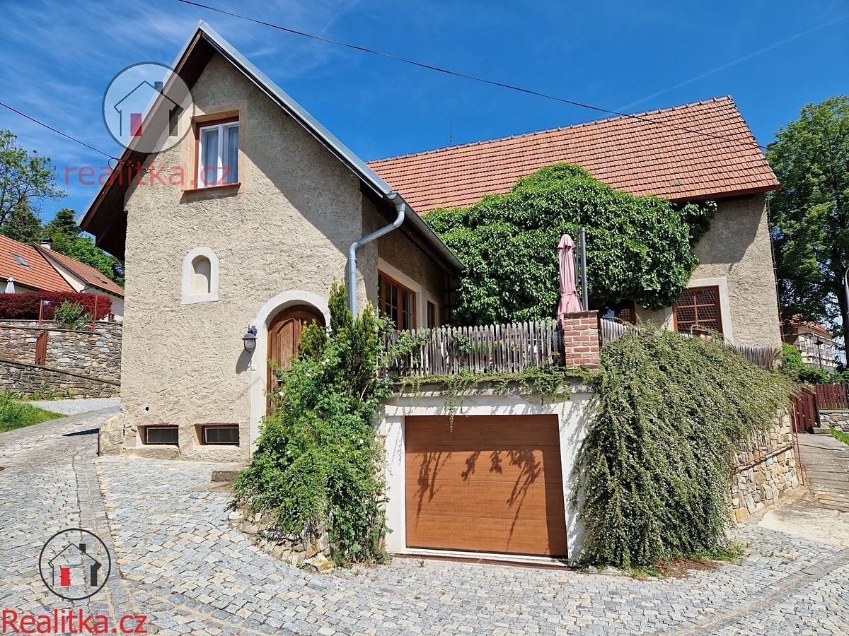 Pronájem rodinného domu 200 m², pozemek 147 m²