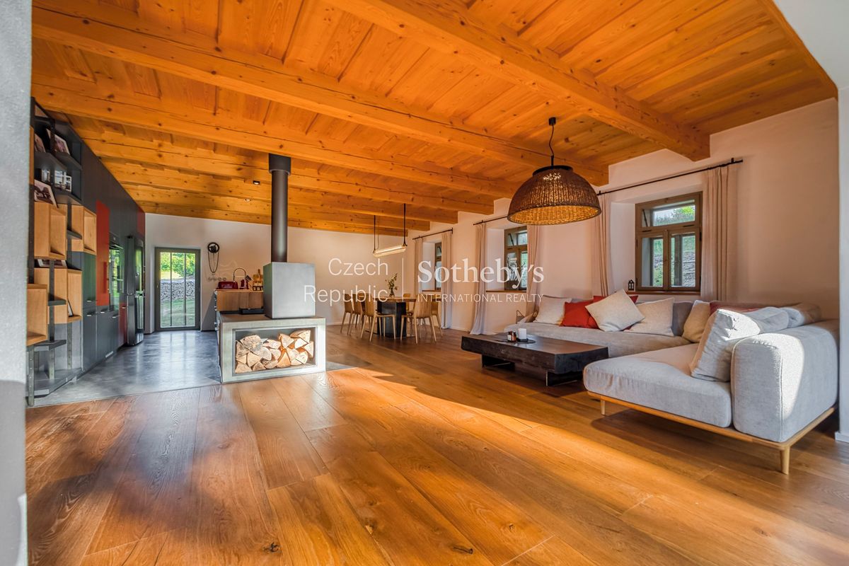 Prodej rodinného domu 470 m², pozemek 4349 m² – fotografie 2