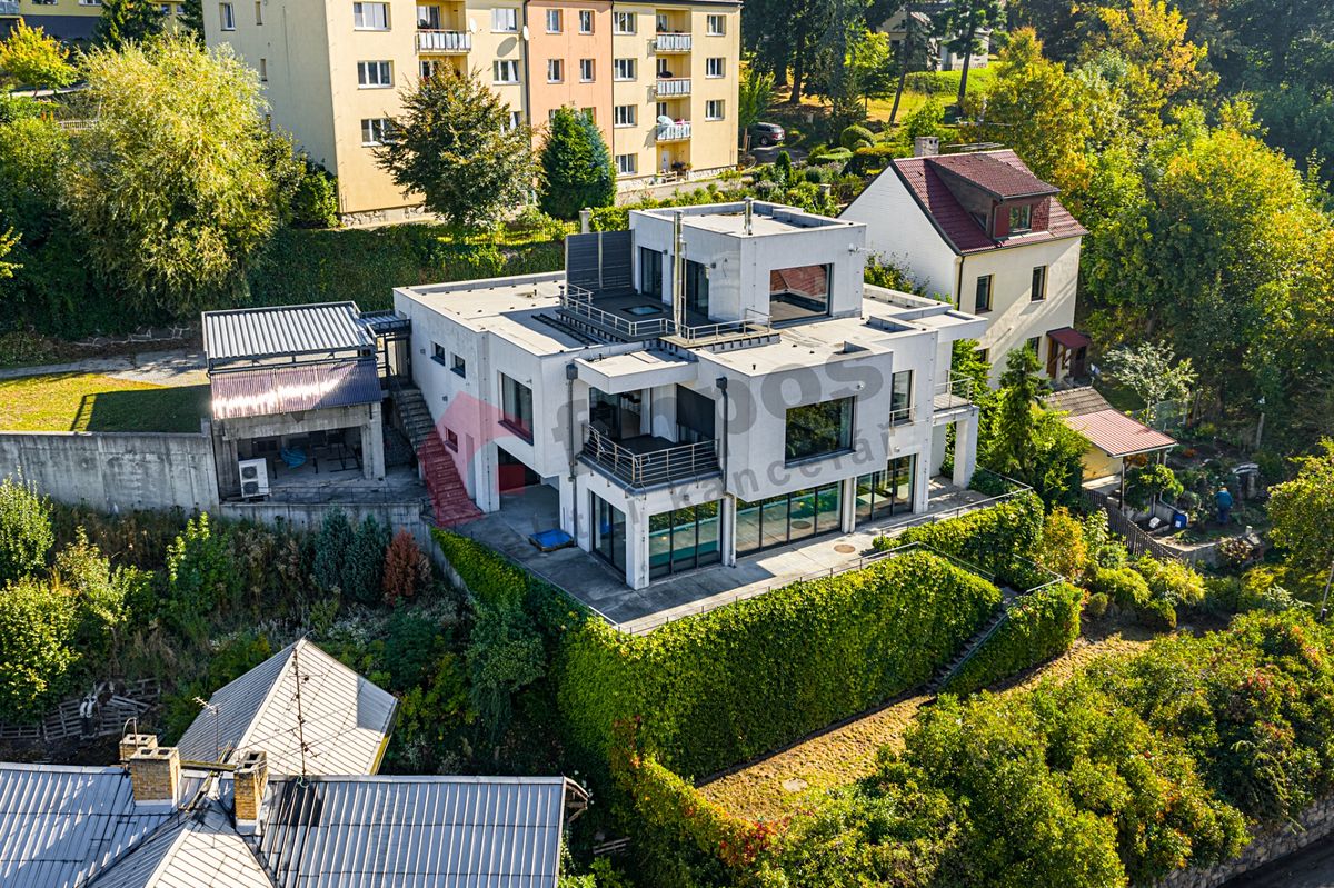 Prodej vily 406 m², pozemek 896 m² – fotografie 2