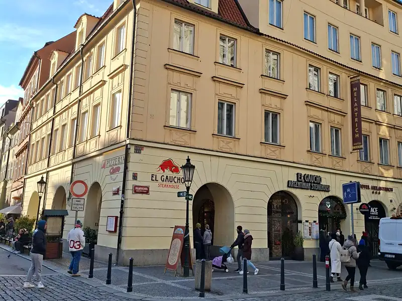 Pronájem bytu 3+1 142 m², Praha – náhled fotky 1
