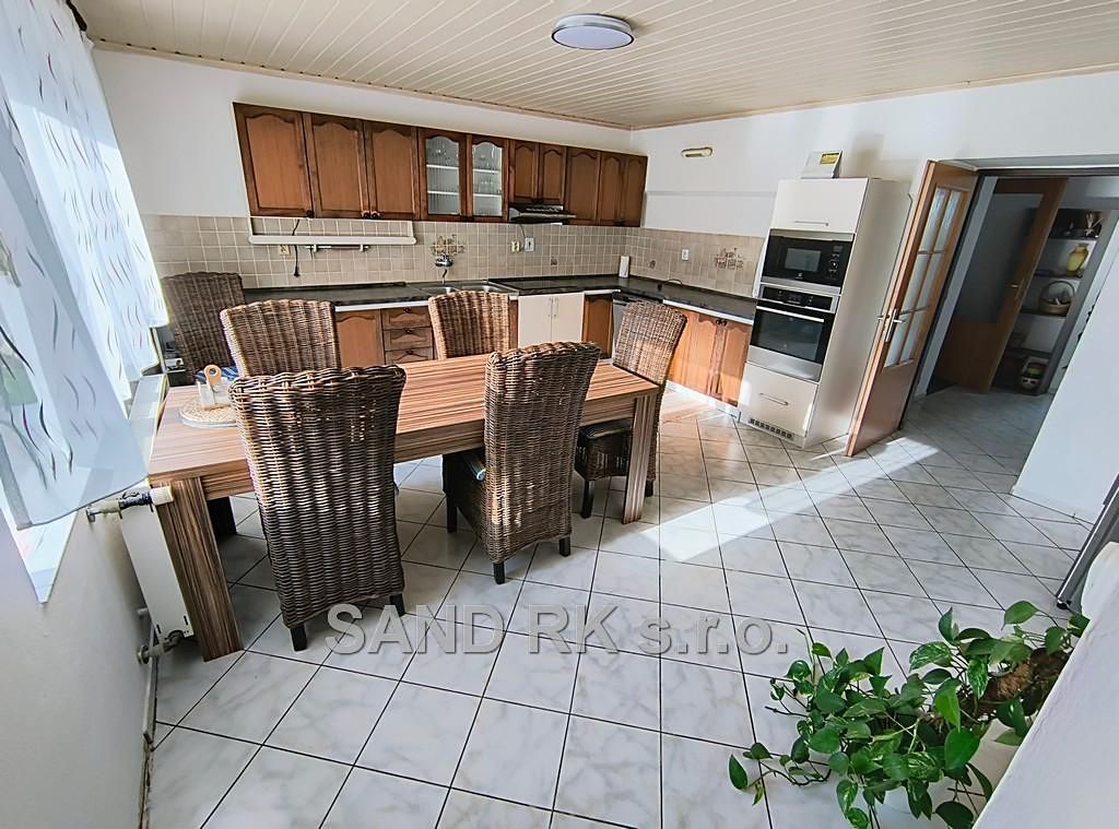 Prodej rodinného domu 234 m², pozemek 2861 m² – fotografie 5
