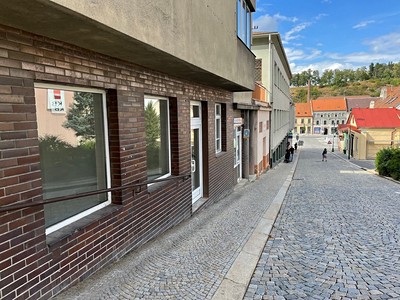 Pronájem obchodního prostoru 69 m²