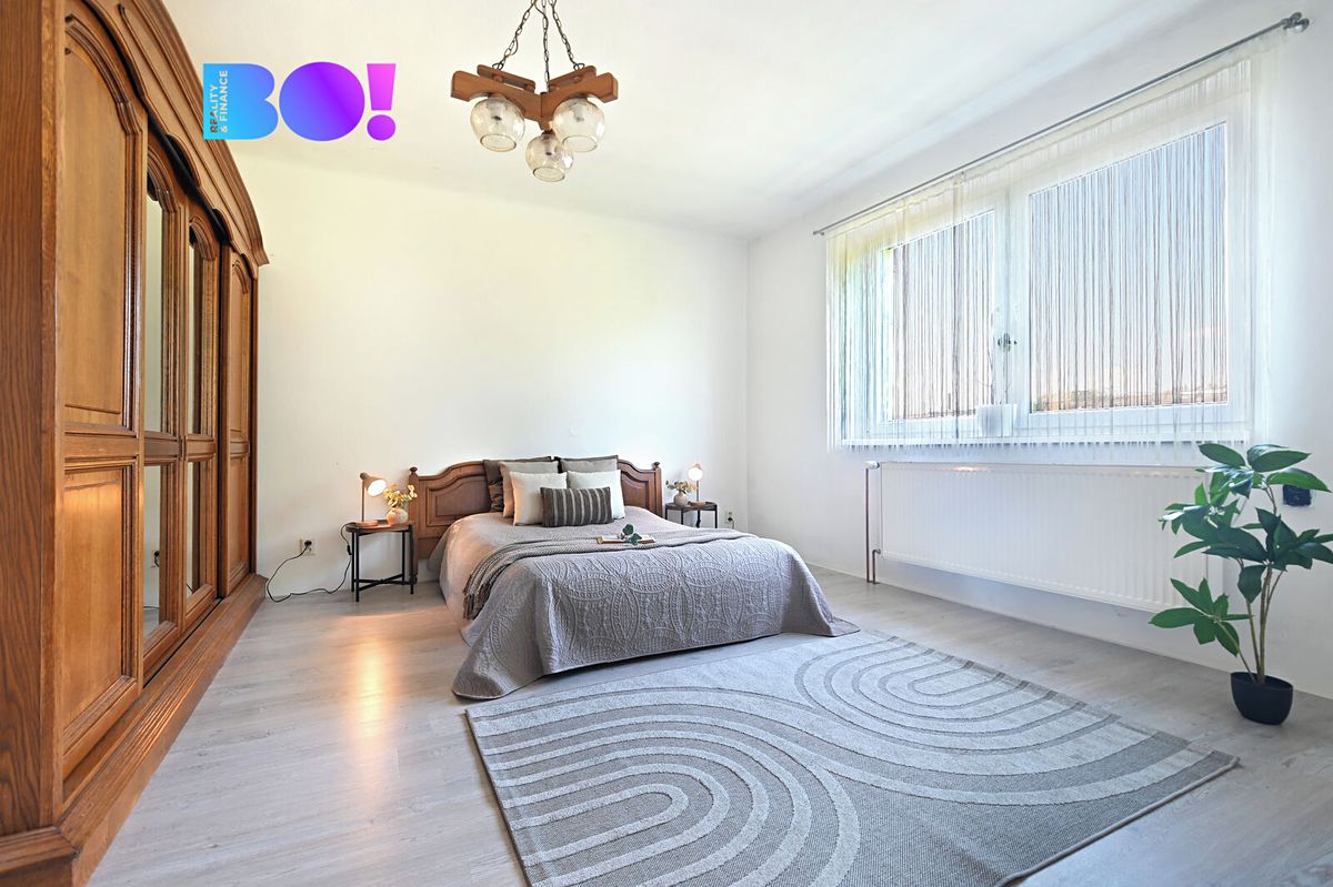 Prodej rodinného domu 235 m², pozemek 107 m² – fotografie 2