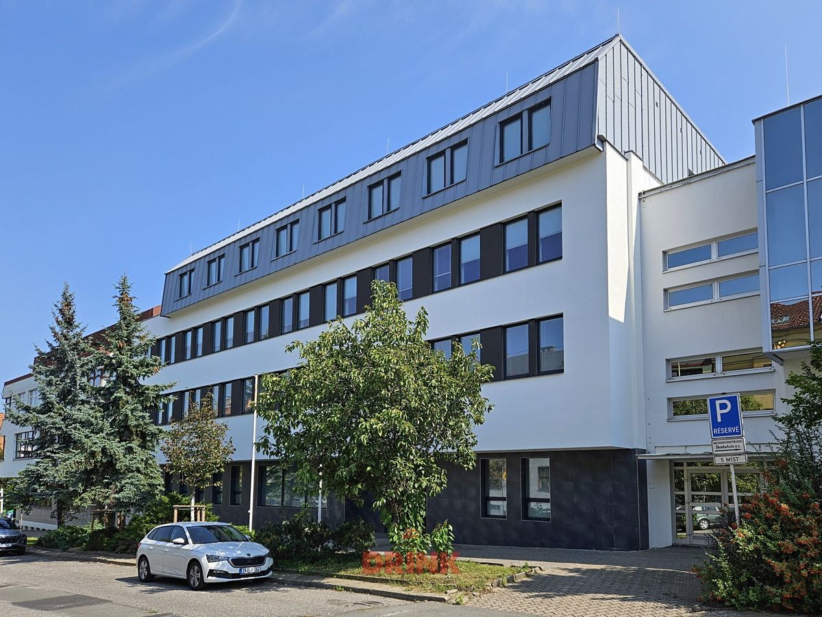 Pronájem kanceláře 420 m²