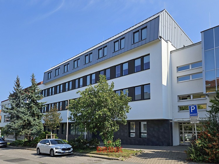 Pronájem komerčního prostoru, 420 m² (1 z 10)