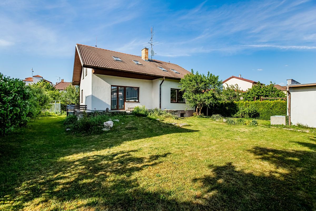 Prodej rodinného domu 185 m², pozemek 635 m² – fotografie 3