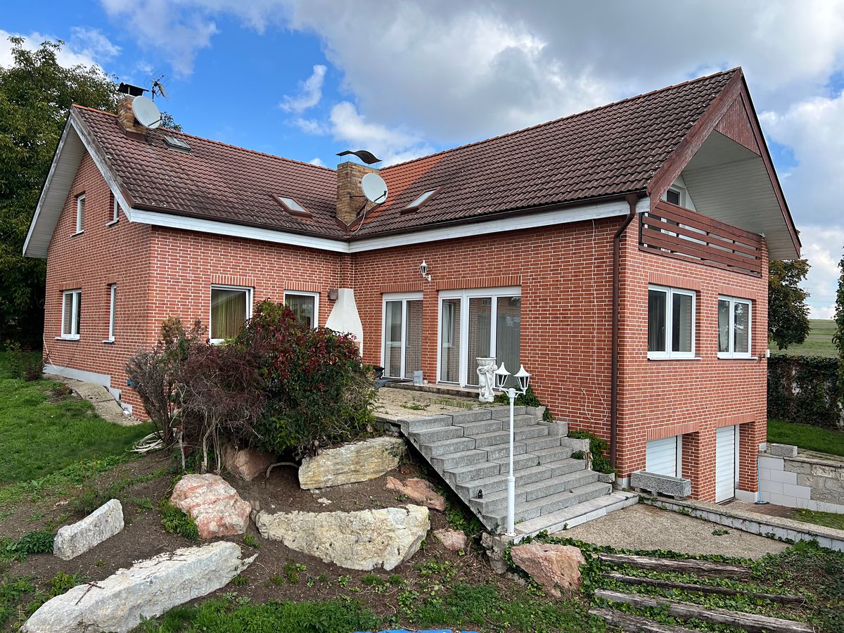 Prodej rodinného domu 428 m², pozemek 831 m²