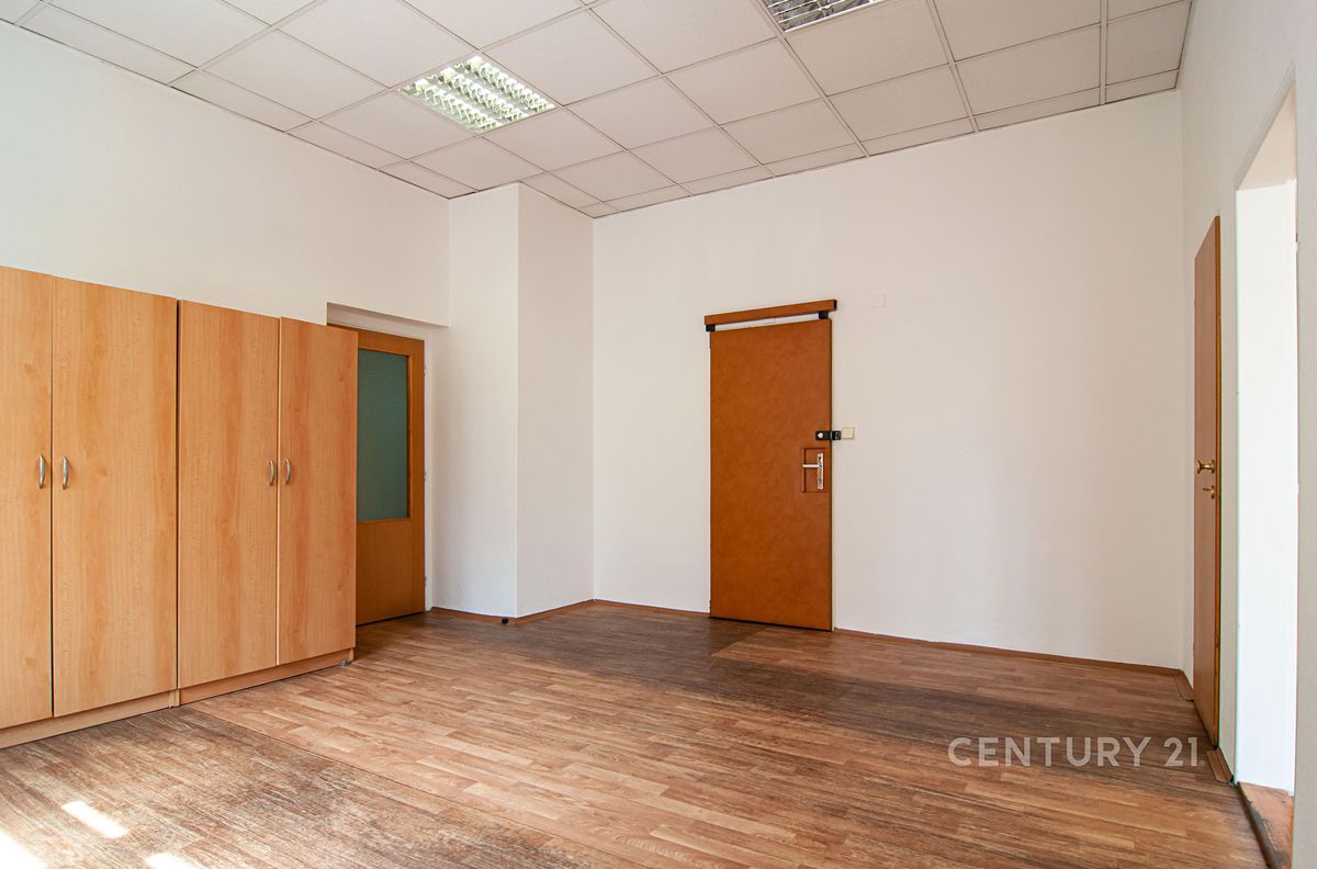 Pronájem kanceláře 74 m² – fotografie 3
