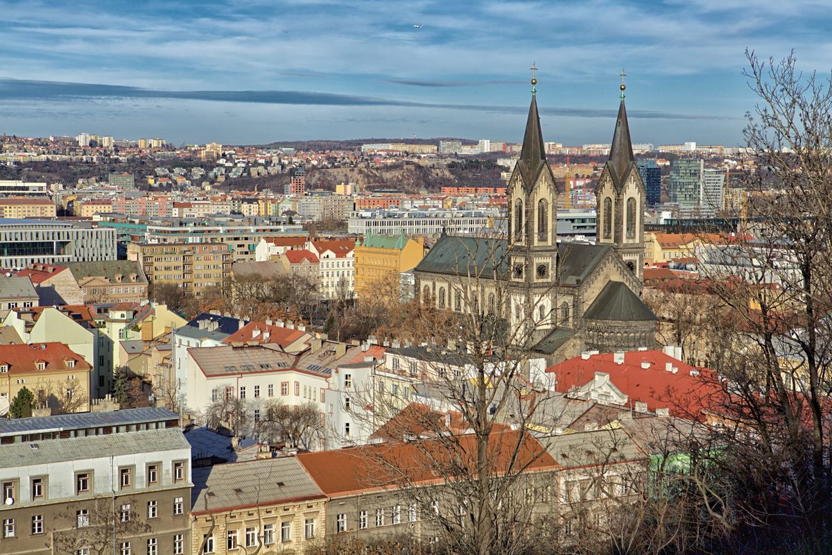 Pronájem kanceláře 2200 m²