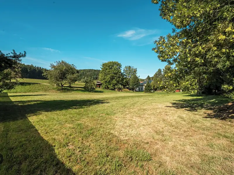 Prodej stavebního pozemku 1783 m², Přívrat – náhled fotky 2