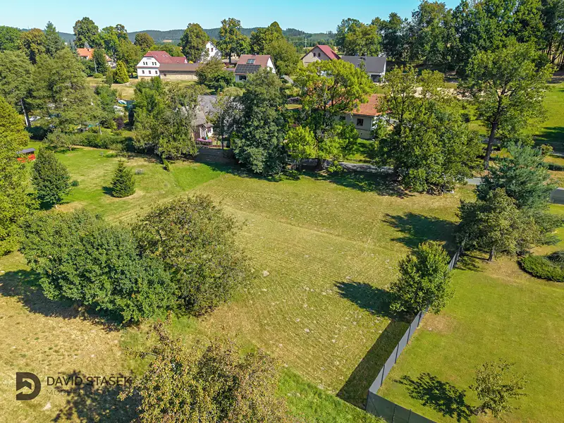 Prodej stavebního pozemku 1783 m², Přívrat – náhled fotky 3