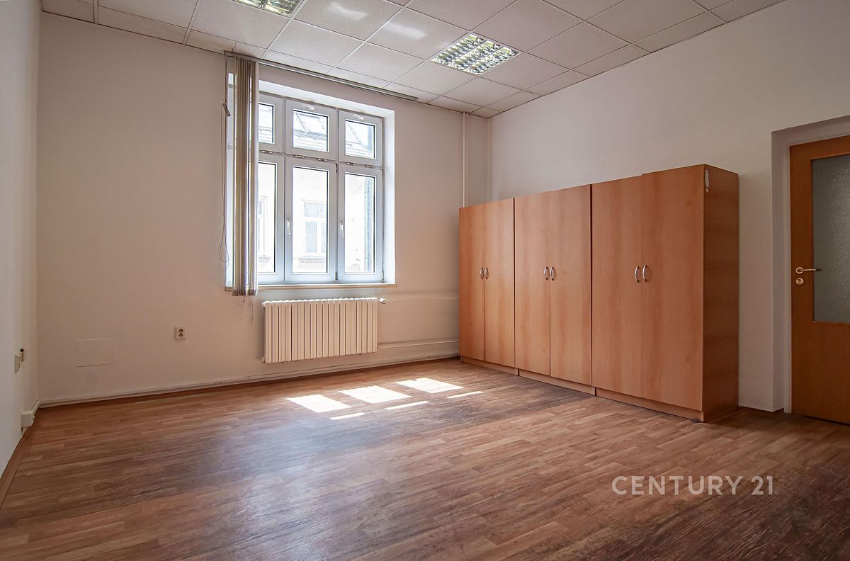 Pronájem kanceláře 74 m² – fotografie 2