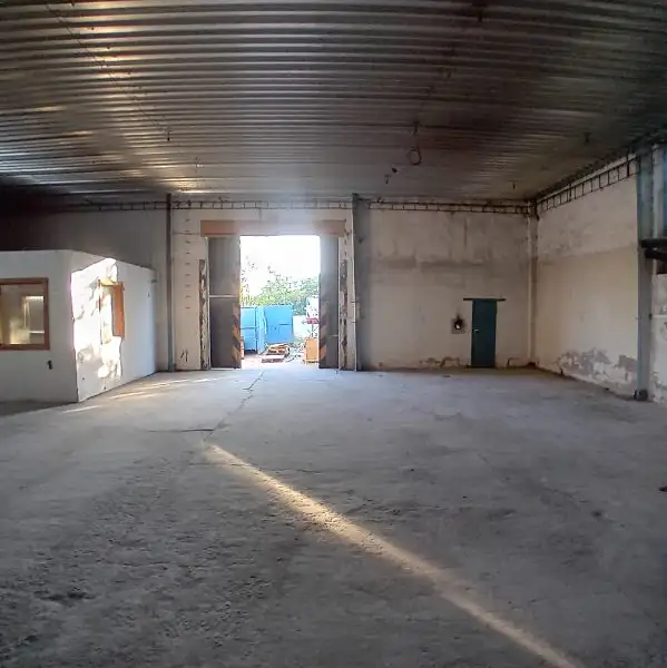 Pronájem skladového prostoru 200 m², Znojmo – náhled fotky 1