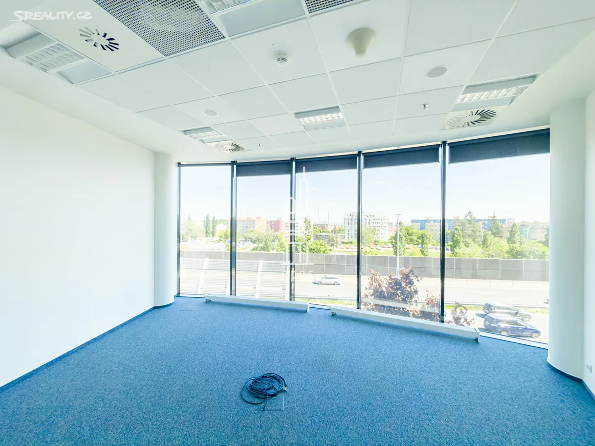 Pronájem kanceláře 902 m² – pohled 4