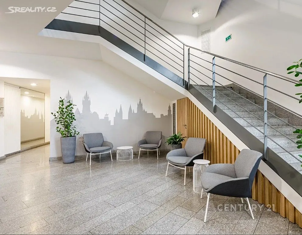 Pronájem kanceláře 485 m²