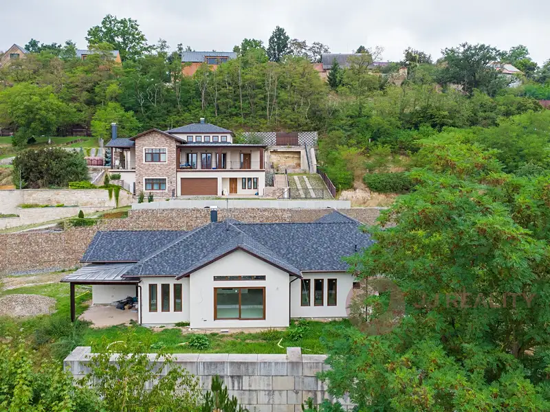 Prodej rodinného domu 209 m², pozemek 1020 m², Plzeň – náhled fotky 2