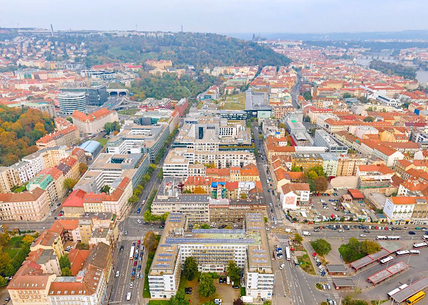 Pronájem kanceláře 1300 m²