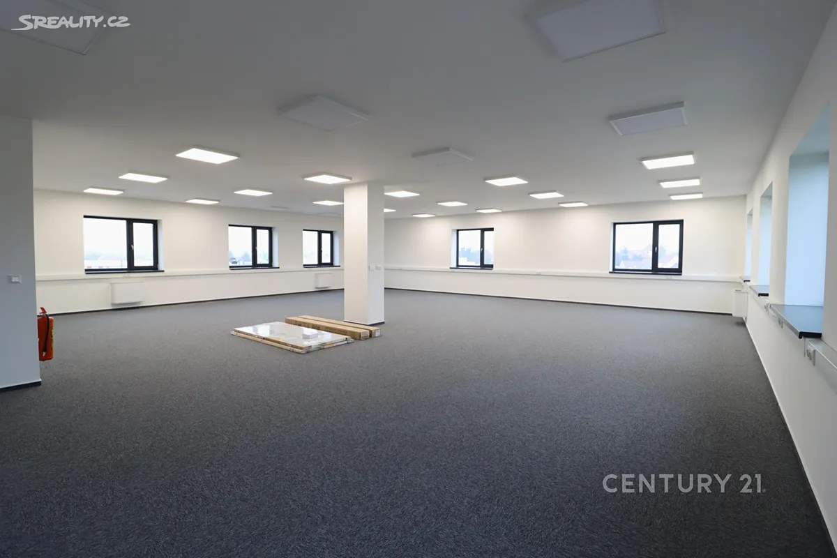 Pronájem kanceláře 250 m² – další