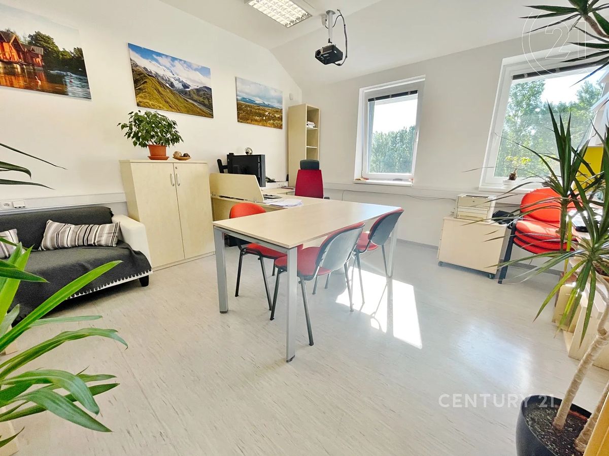 Pronájem kanceláře 72 m² – fotografie 4