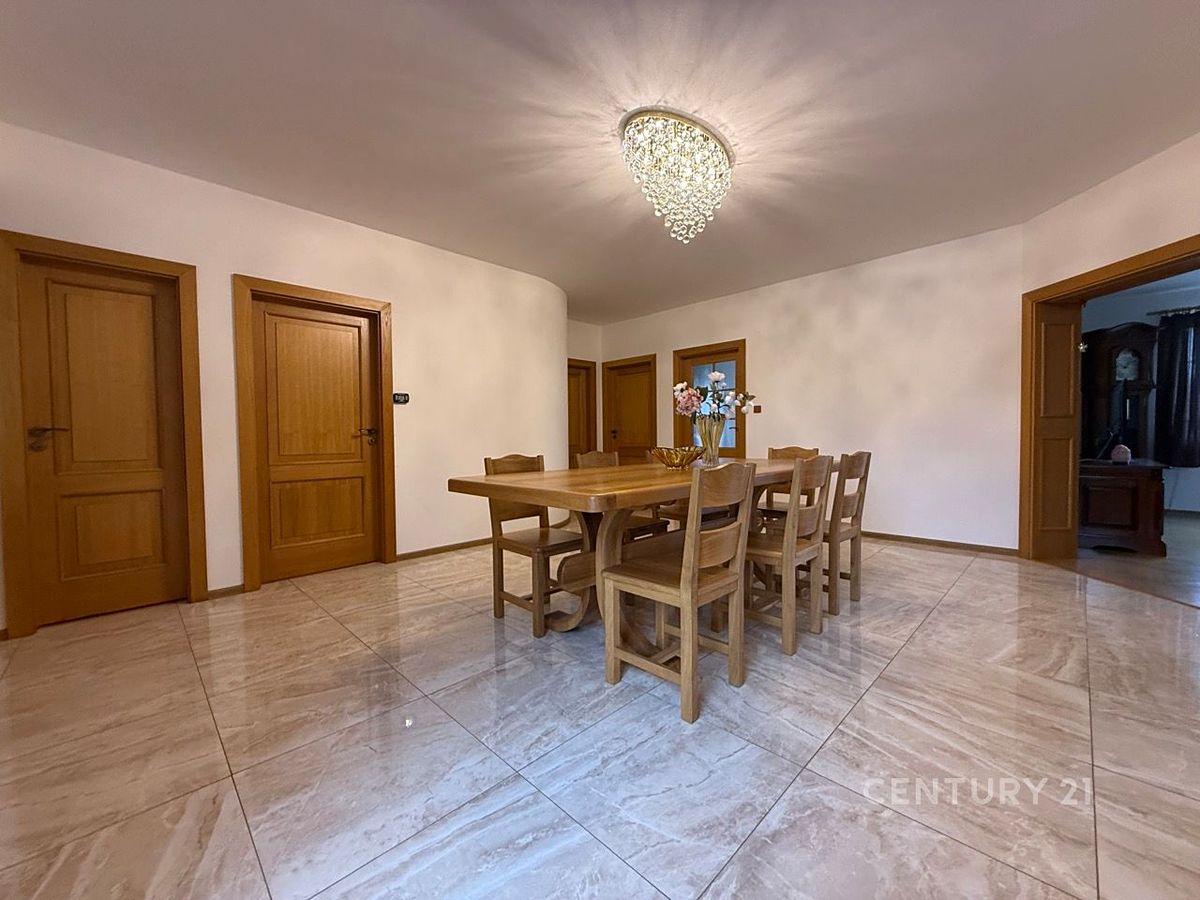 Prodej rodinného domu 275 m², pozemek 3605 m² – fotografie 2
