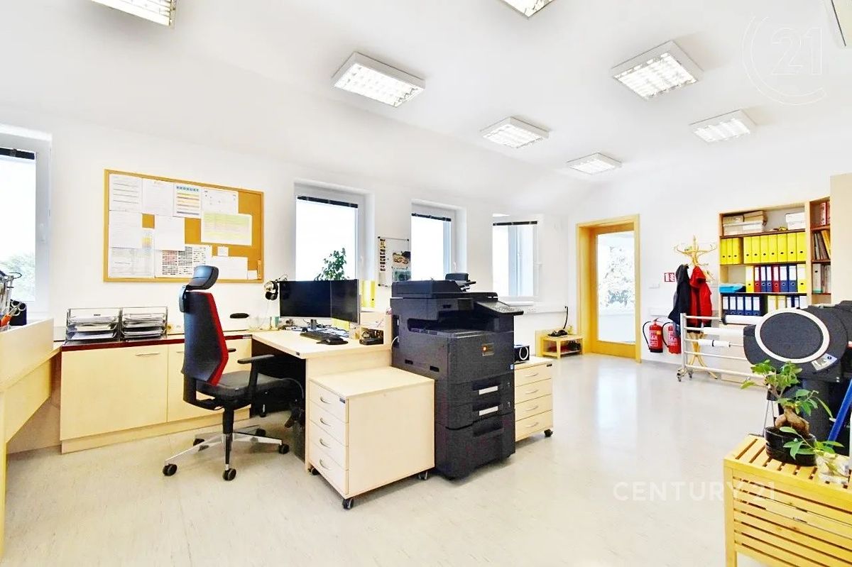 Pronájem kanceláře 72 m² – fotografie 2