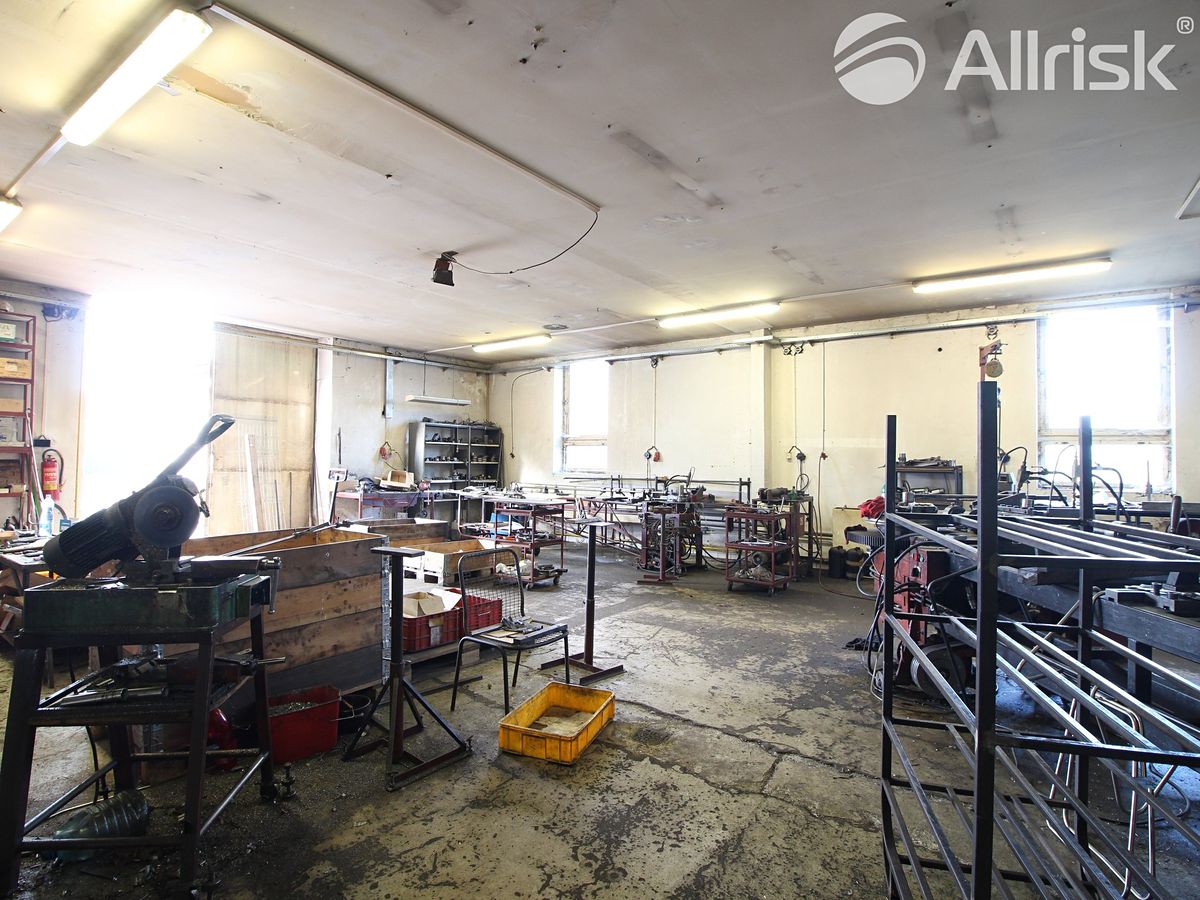 Prodej výrobní haly, prostoru 1208 m²
