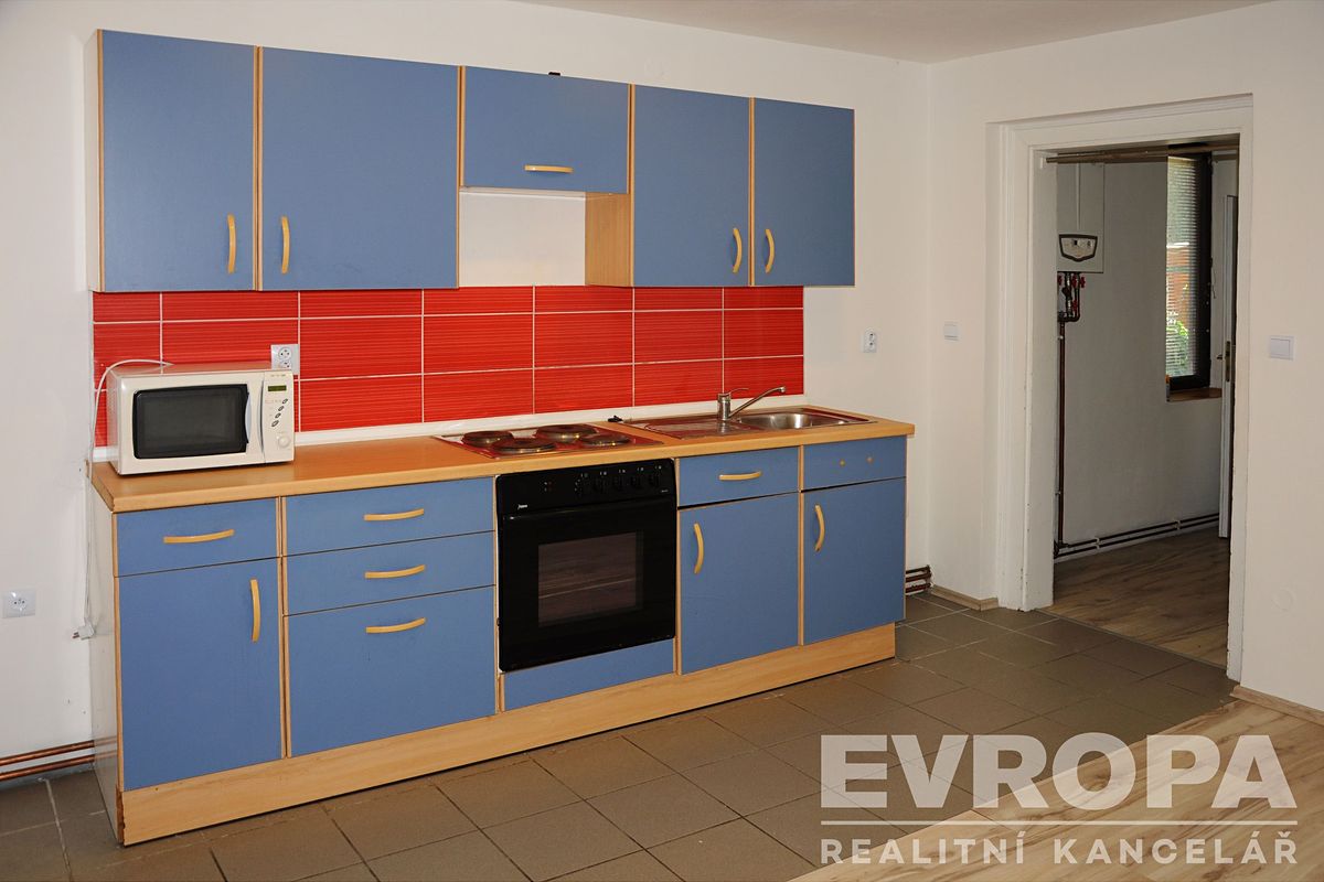 Prodej rodinného domu 160 m², pozemek 196 m² – fotografie 5