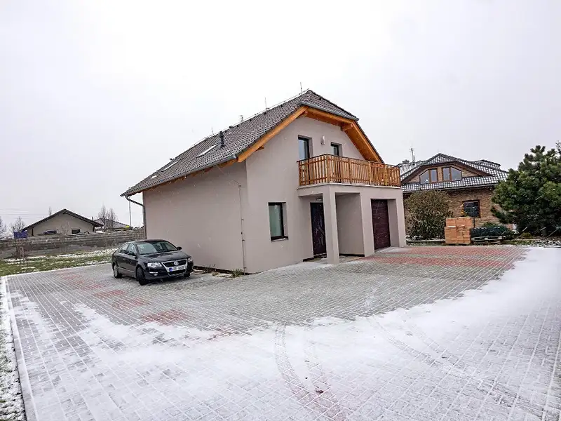 Pronájem bytu 4+kk 155 m², Šestajovice – náhled fotky 1