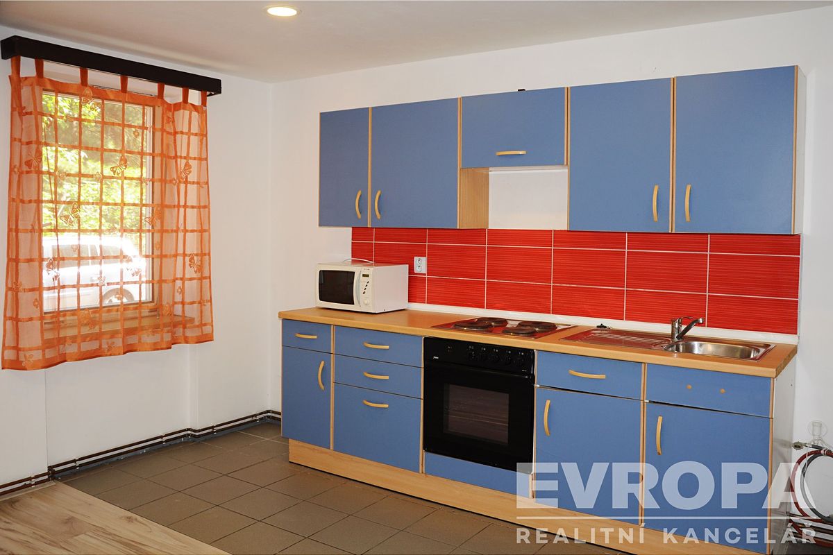 Prodej rodinného domu 160 m², pozemek 196 m² – fotografie 4