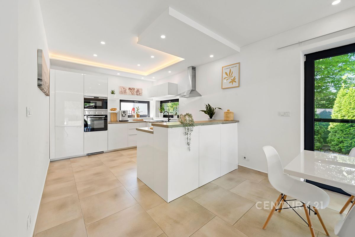 Prodej rodinného domu 140 m², pozemek 599 m² – fotografie 4