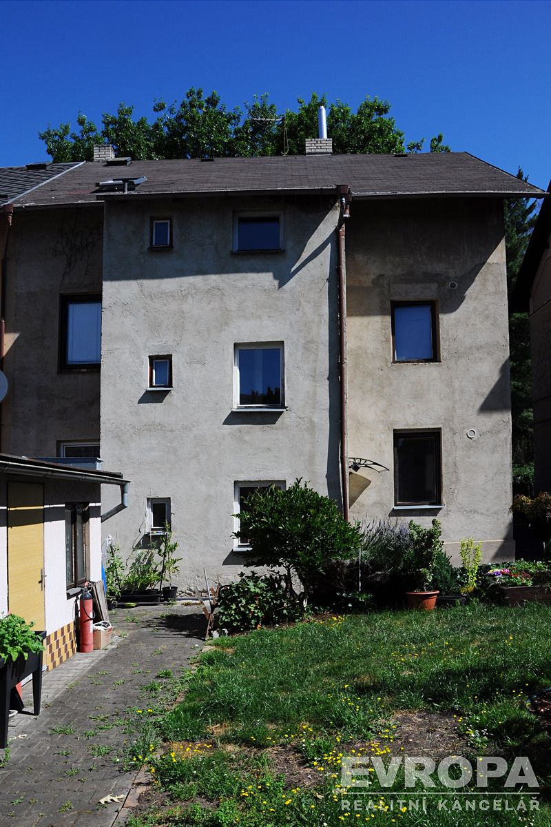 Prodej rodinného domu 160 m², pozemek 196 m² – fotografie 2