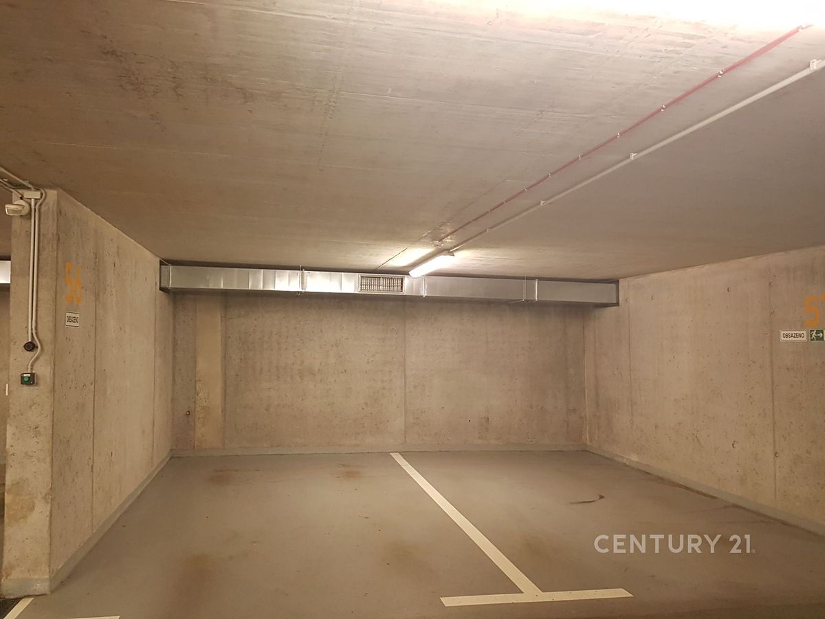 Pronájem garážového stání 9 m²