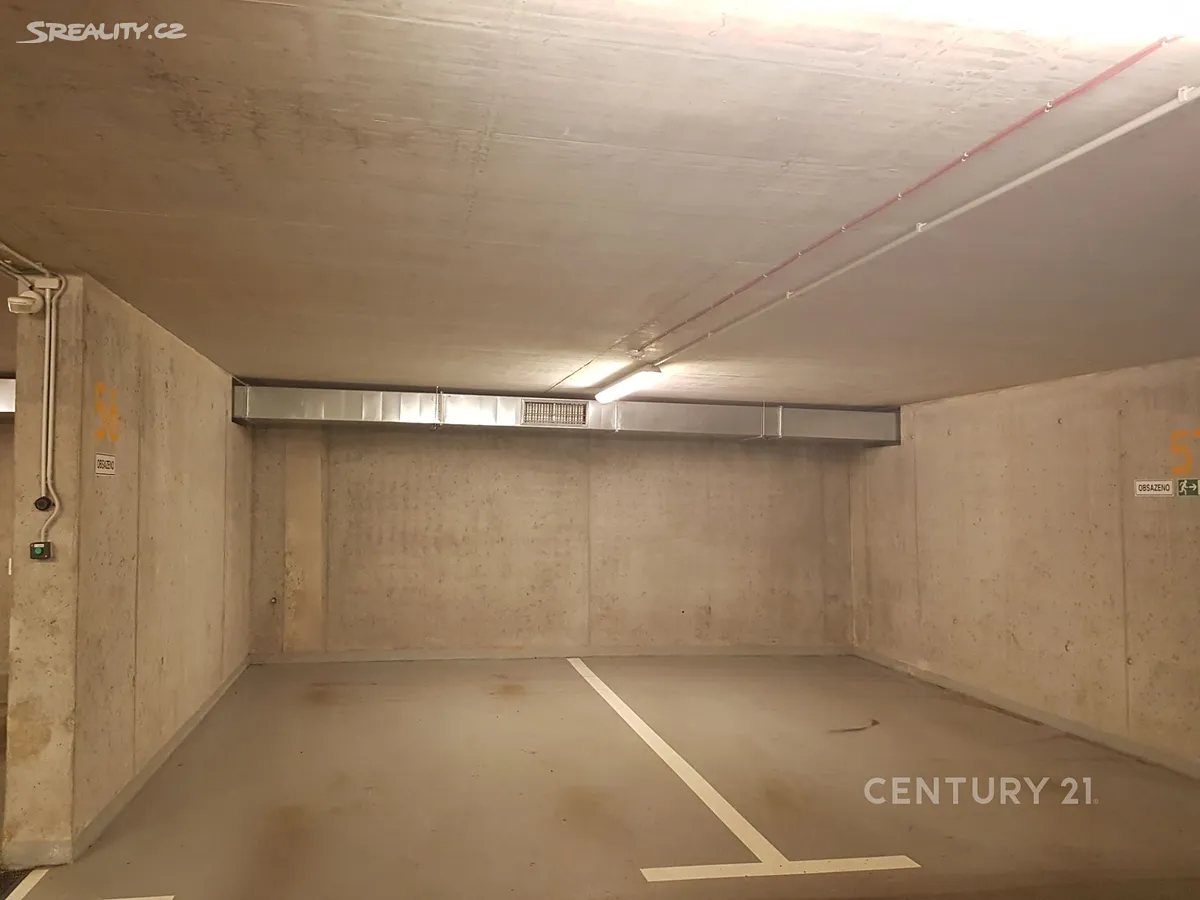 Pronájem garážového stání 9 m², Divadelní