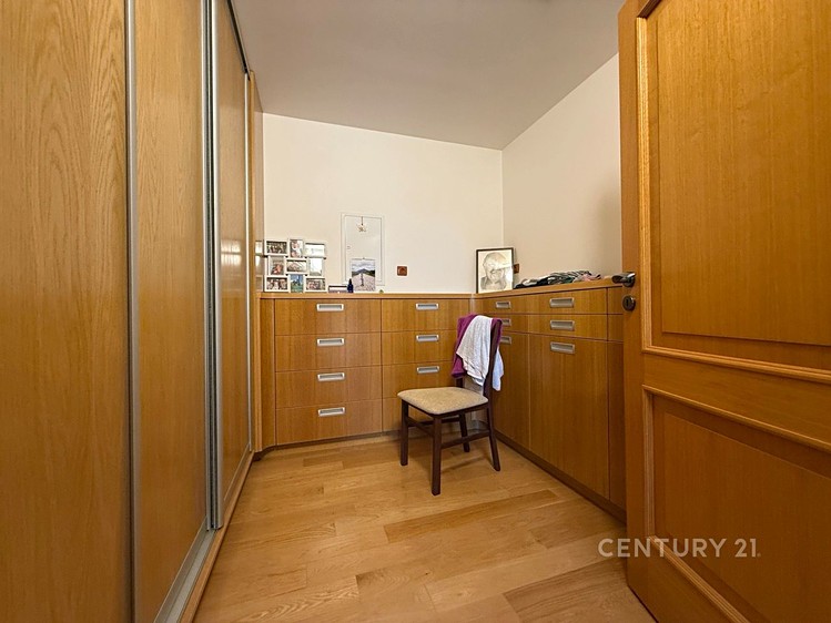 Будинок на продаж, 275 м² (12 з 29)