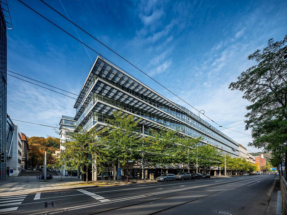 Pronájem kanceláře 2350 m² – fotografie 3