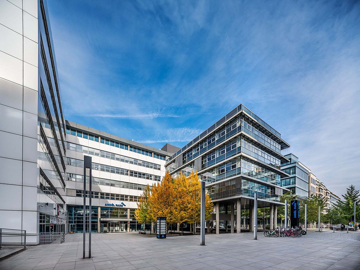 Pronájem kanceláře 1620 m² – fotografie 2