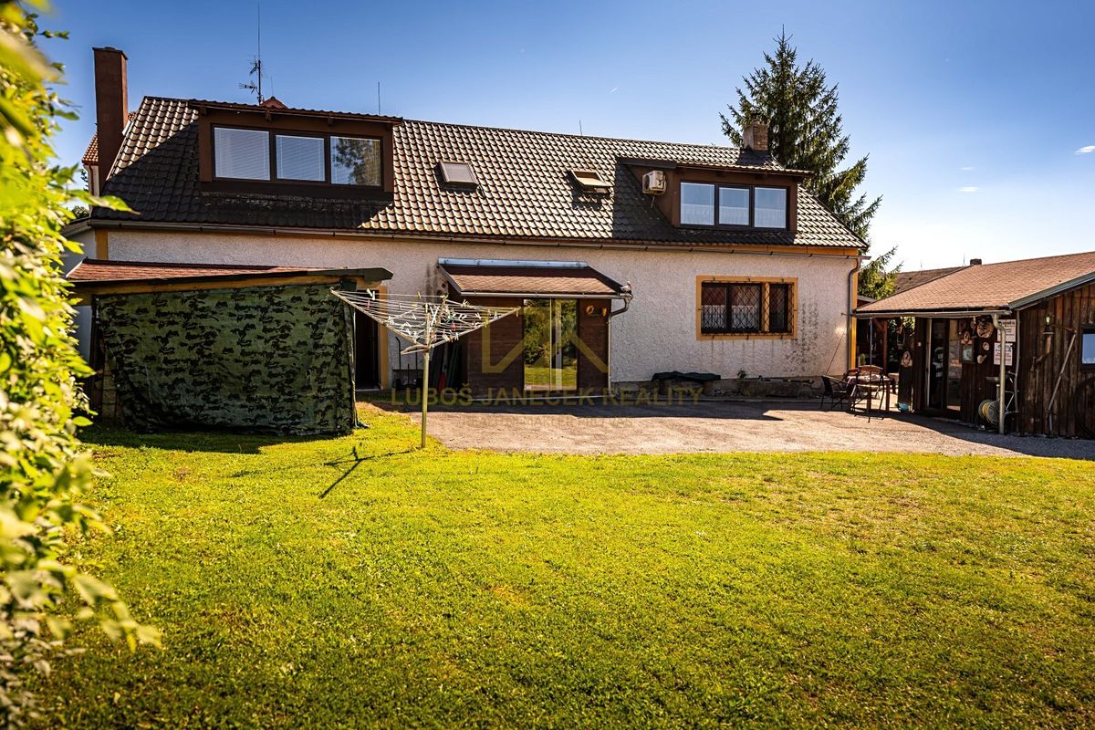 Prodej rodinného domu 210 m², pozemek 736 m²