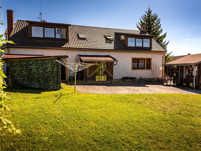 Prodej rodinného domu 210 m², pozemek 736 m², Černá v Pošumaví – náhled fotky 1
