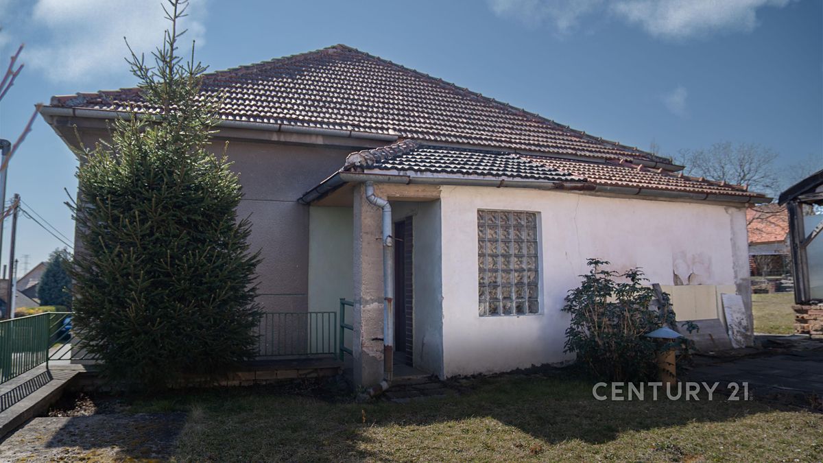 Prodej rodinného domu 186 m², pozemek 1322 m² – fotografie 2